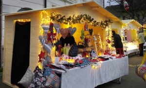 Geschmücktes Büdchen auf dem Weihnachtszauber in Grefrath