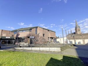 Blick von außen auf die Albert-Mooren-Halle in Grefrath