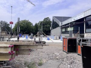 Blick auf die Baustelle am Hallenbad Grefrath